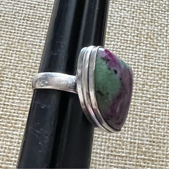 New Ruby Zoisite Stone Crystal Silver Overlay Ring Size 6.5 - Picture 6 of 10